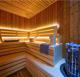 6 bedroom villa with pool and roof terrace, Sveti Stefan, sleeps 12